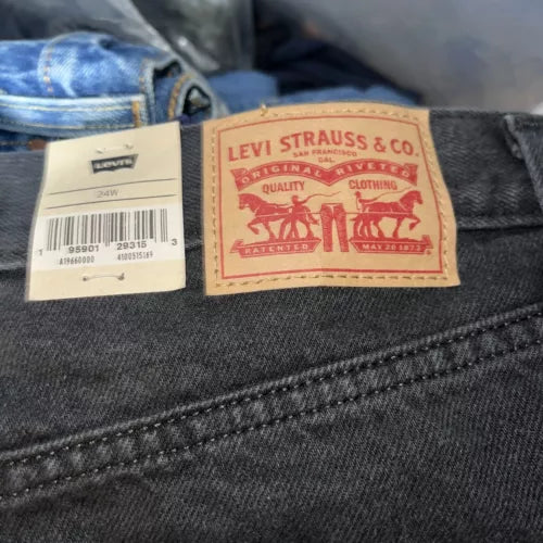 NWT Levi’s Charcoal Black High-Waisted Mom Shorts Size 24W