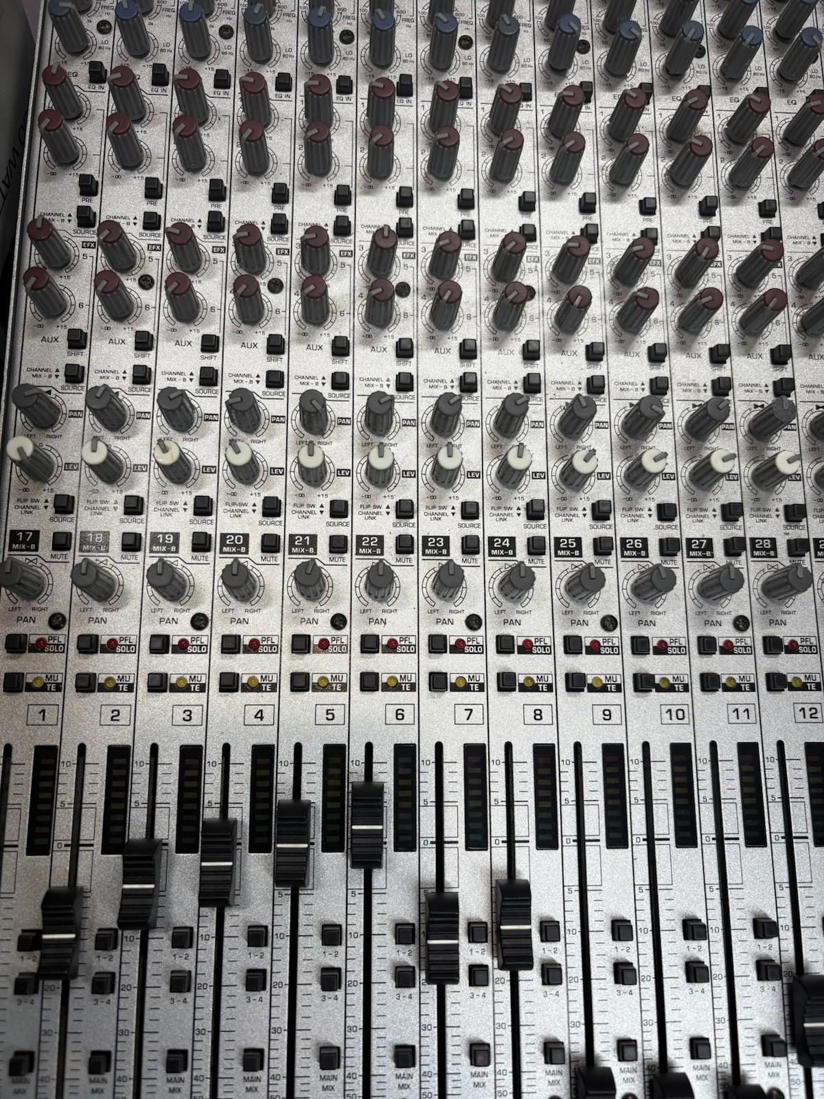 Behringer Eurorack MX 3242X Working Mixing Console Power Supply Crossover