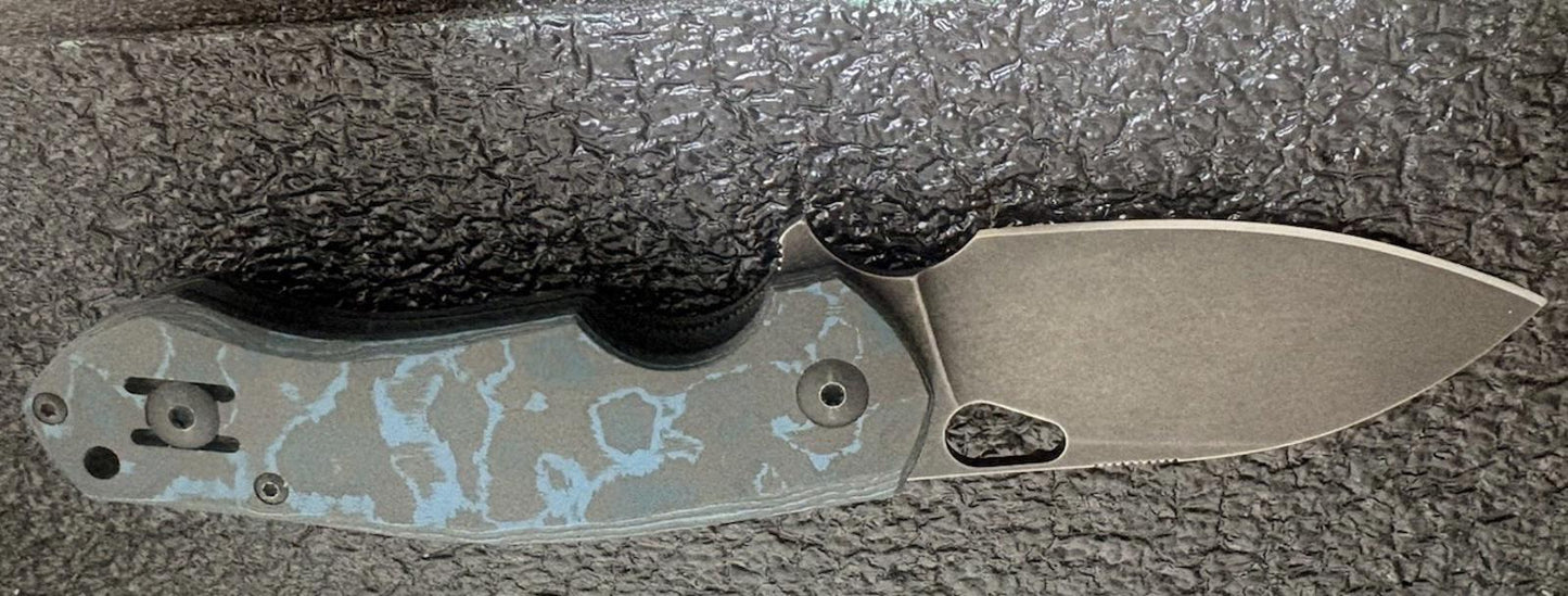 GiantMouse Ace Biblio Arctic Storm Fat Carbon Fiber M390 Blackwashed Knife GM