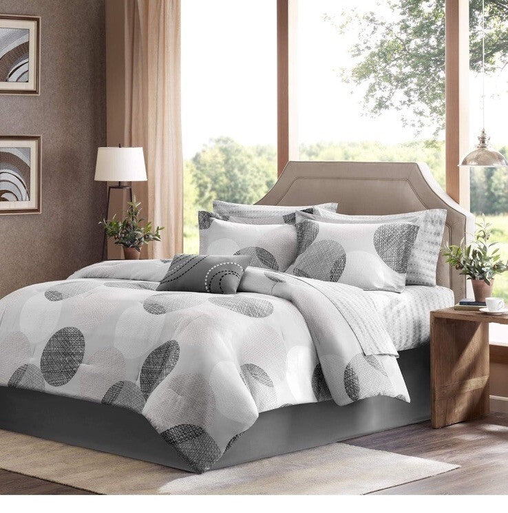 Essentials Bed in a Bag Comforter Queen  Design All Season down Alternate