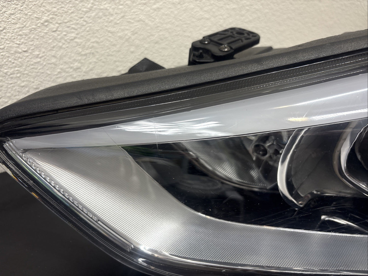 2013-16 Hyundai Santa Fe Right RH Passenger Halogen Headlight OEM 92102-4Z READ