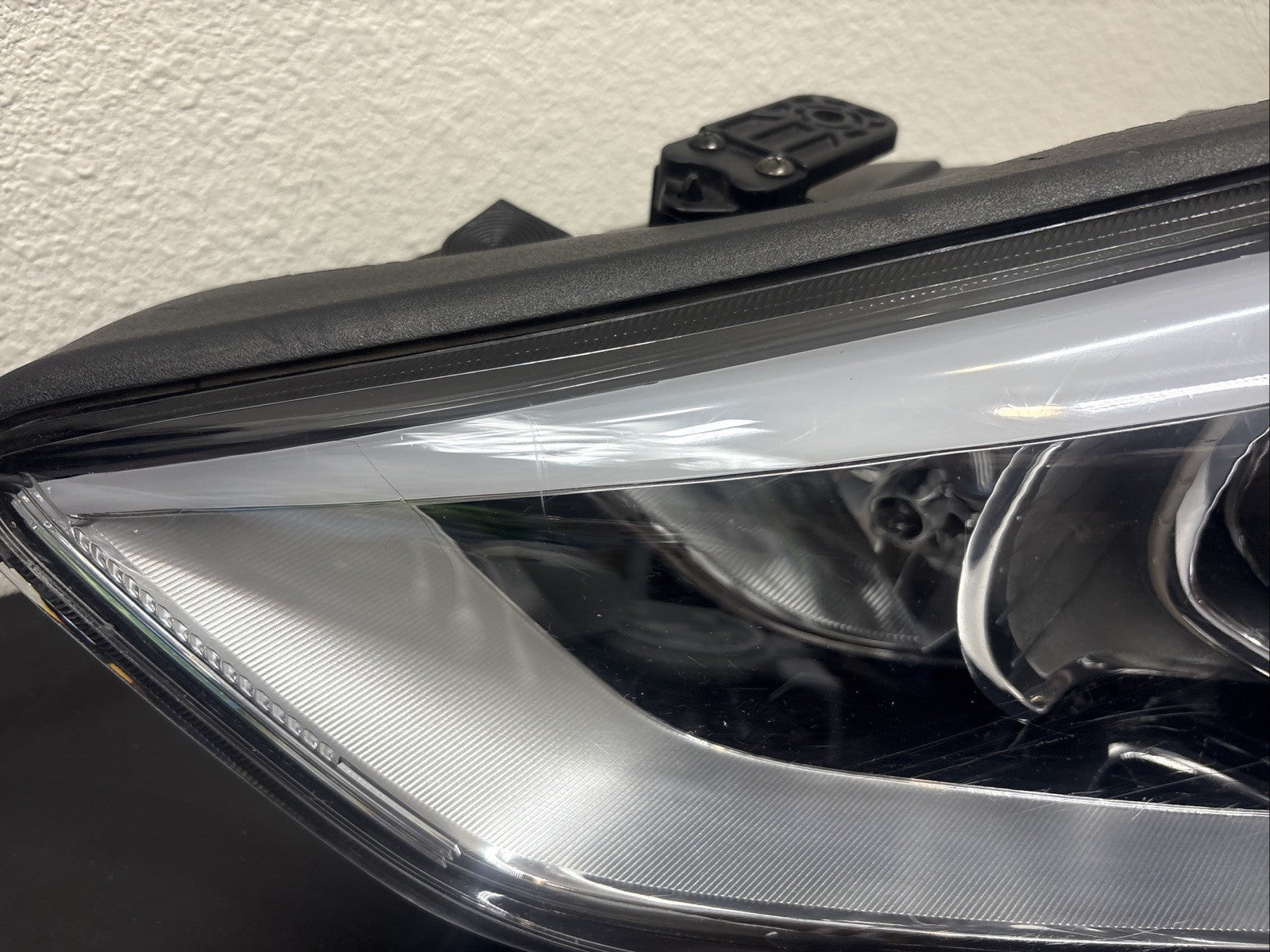 2013-16 Hyundai Santa Fe Right RH Passenger Halogen Headlight OEM 92102-4Z READ