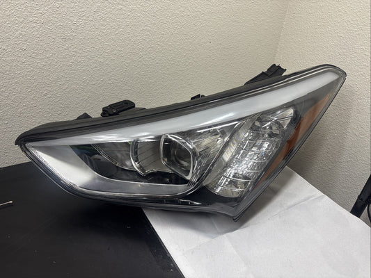 2013-16 Hyundai Santa Fe Right RH Passenger Halogen Headlight OEM 92102-4Z READ