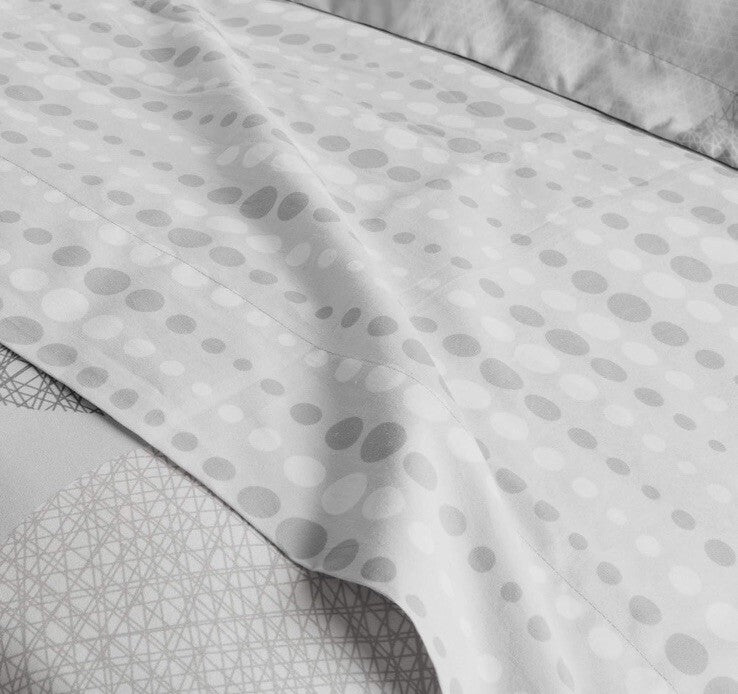 Essentials Bed in a Bag Comforter Queen  Design All Season down Alternate