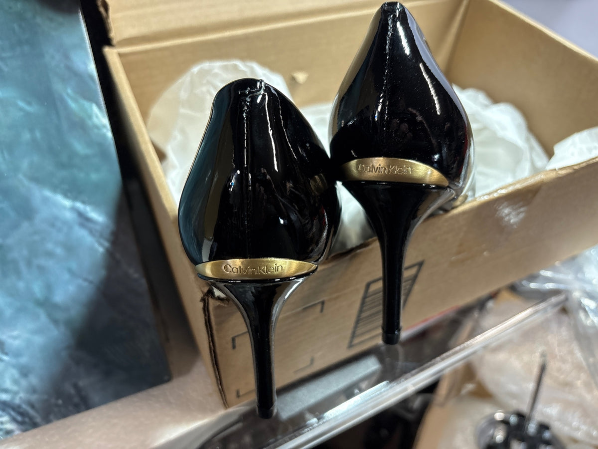 Calvin Klein Women's Black Size 8M Patent Leather Pointed Toe Pumps