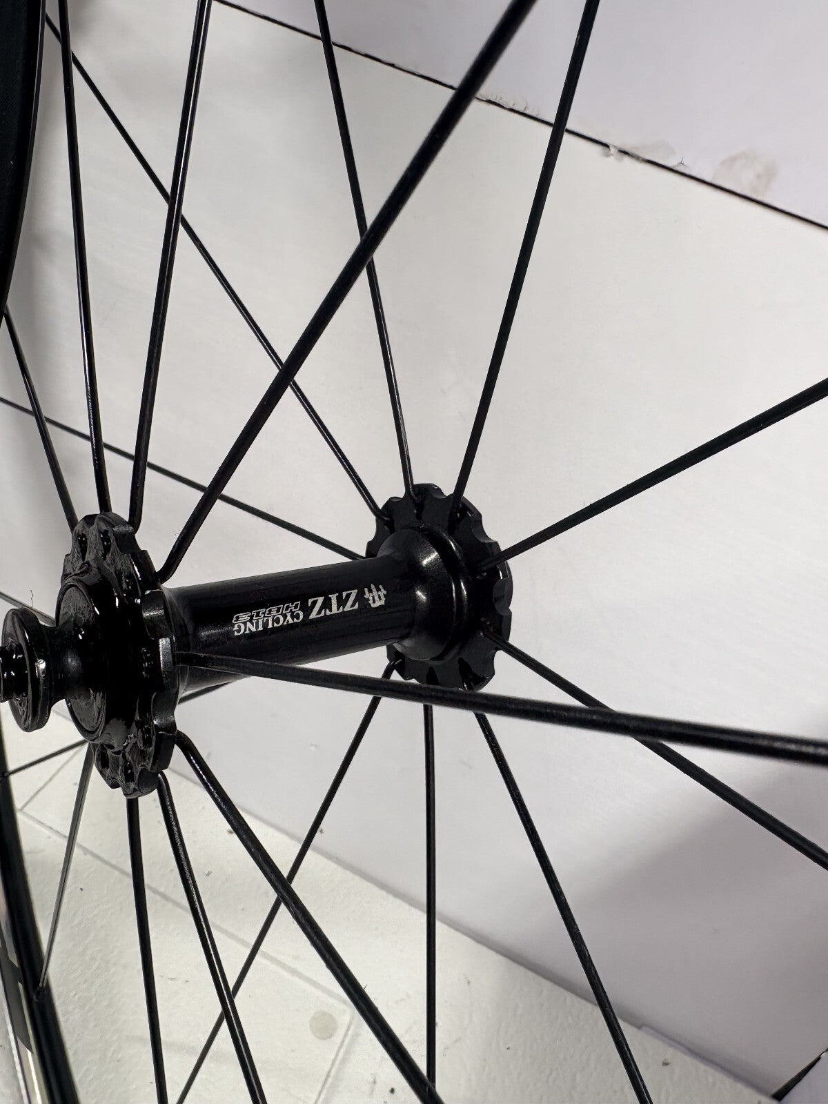 700C Road Bike Wheelset Aluminum 30mm 20H Front 24H Rear Rim Brake 8-12 Speed