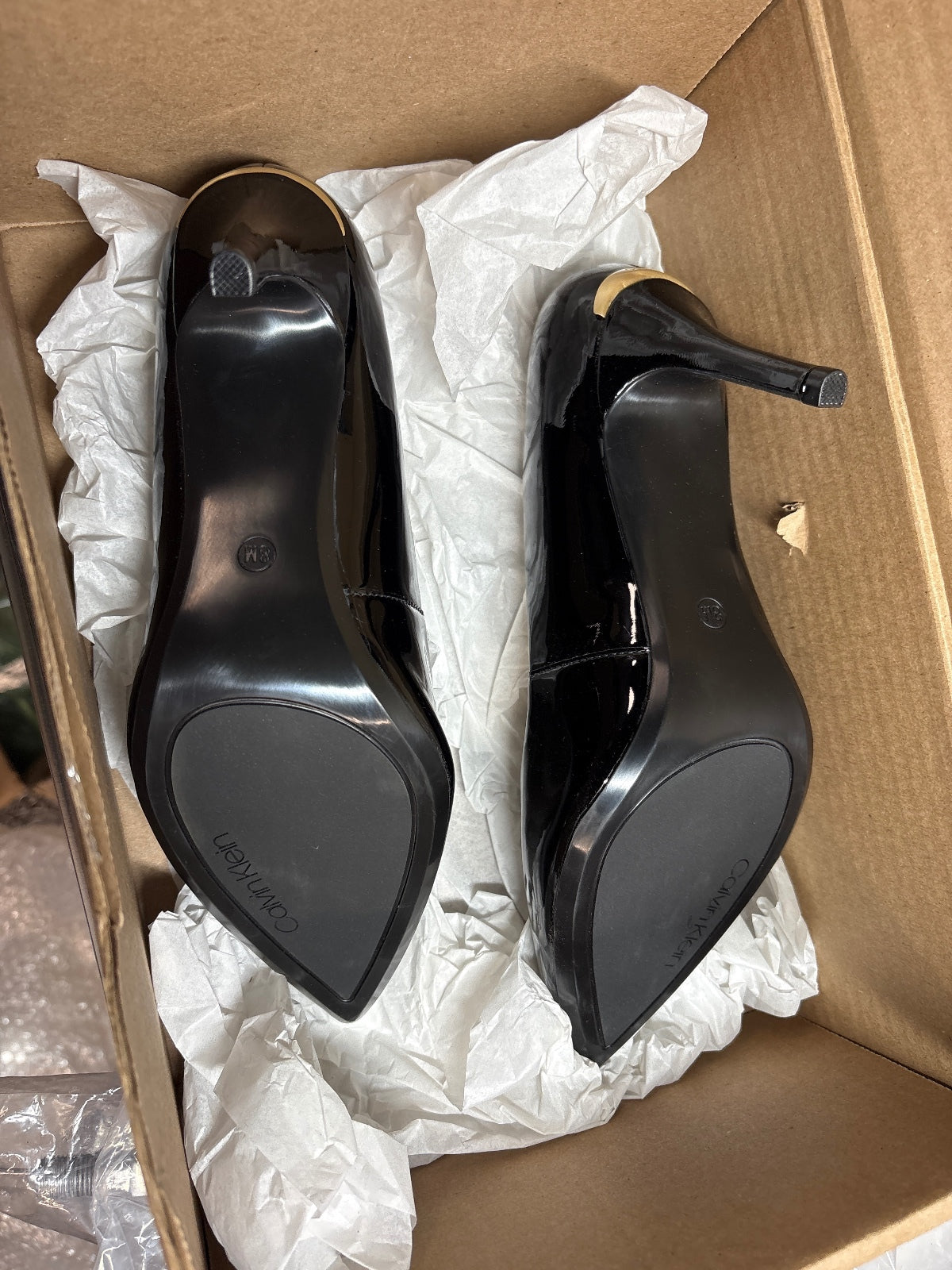 Calvin Klein Women's Black Size 8M Patent Leather Pointed Toe Pumps