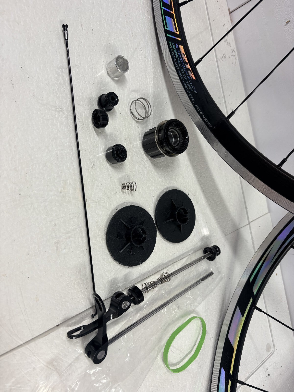 700C Road Bike Wheelset Aluminum 30mm 20H Front 24H Rear Rim Brake 8-12 Speed