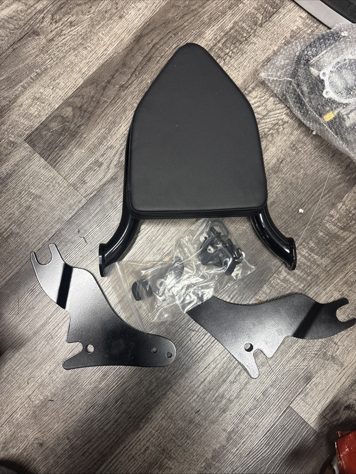 19” Backrest Sissy Bar For Harley Road Glide Street Touring Road King 2009-2025