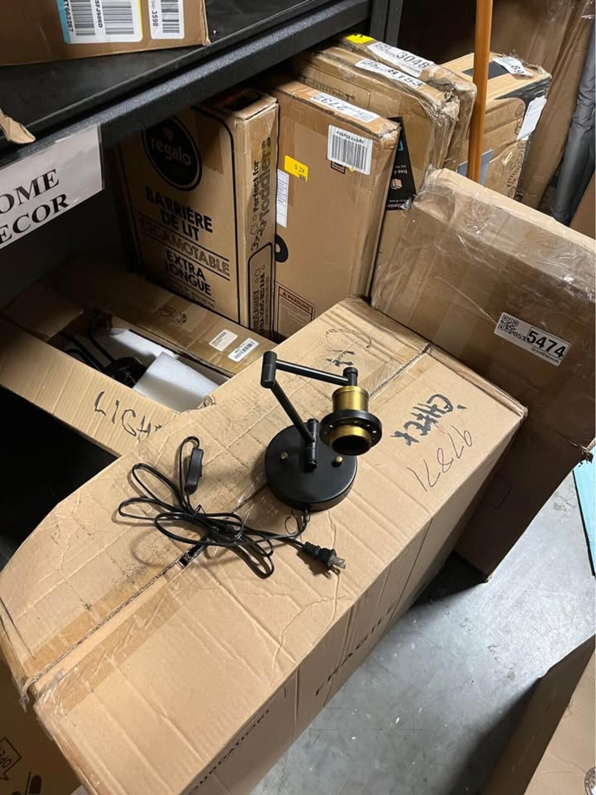 desk lamp, ￼