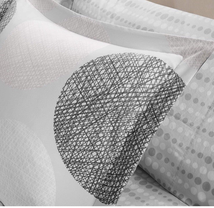 Essentials Bed in a Bag Comforter Queen  Design All Season down Alternate