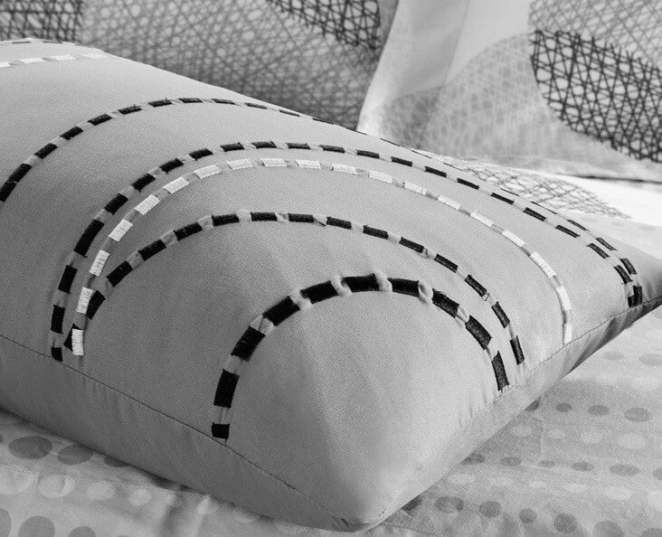 Essentials Bed in a Bag Comforter Queen  Design All Season down Alternate