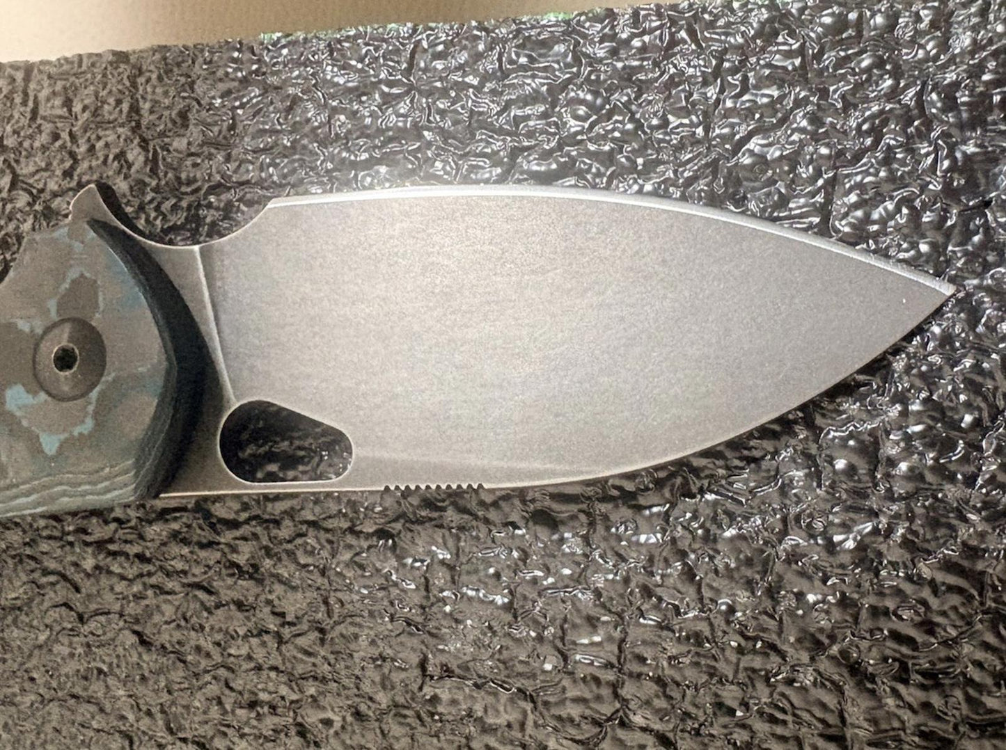 GiantMouse Ace Biblio Arctic Storm Fat Carbon Fiber M390 Blackwashed Knife GM