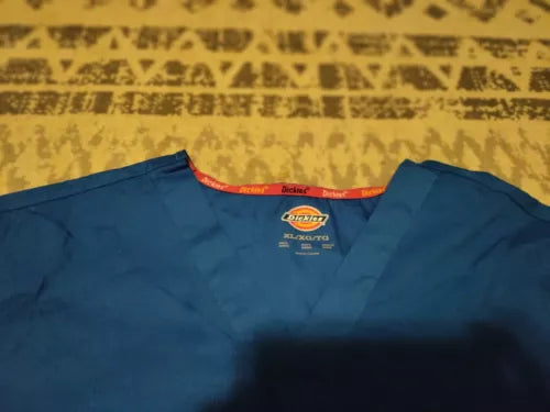 Dickies Signature Unisex V-Neck Scrub Top - Blue Xl