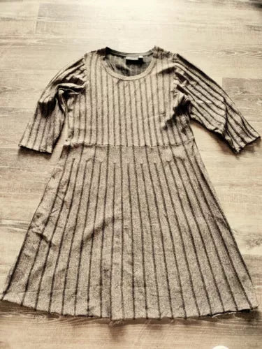 Nina Leonard Fit and Flare Sweater Dress Size M Gold Black Shimmer 3/4 Sleeve
