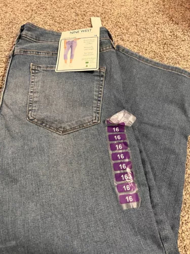 Nine West Womens Chrystie Christie Capri Jeans 16 Blue Med Stretch NWT